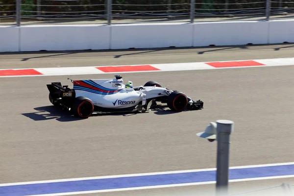 Soçi, Rusya - 30 Nisan 2017: Felipe Massa Sochi Autodrom, Formula bir Rus Grand Prix yarış yarış Williams Martini Racing F1 takımı.