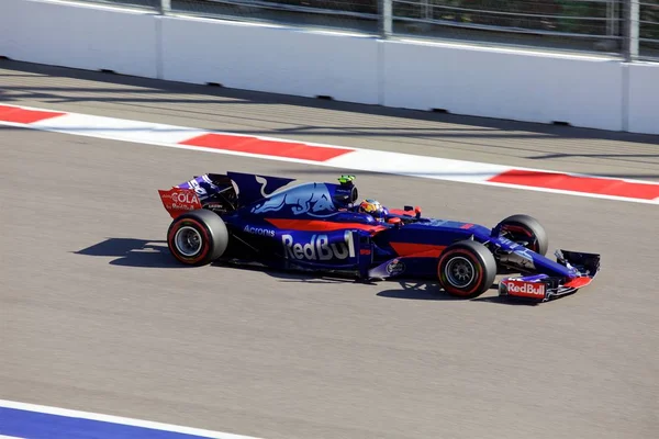 Soçi, Rusya - 30 Nisan 2017: Sochi Autodrom, Formula bir Rus Grand Prix yarış yarış Carlos Sainz Scuderia Toro Rosso F1 takım.