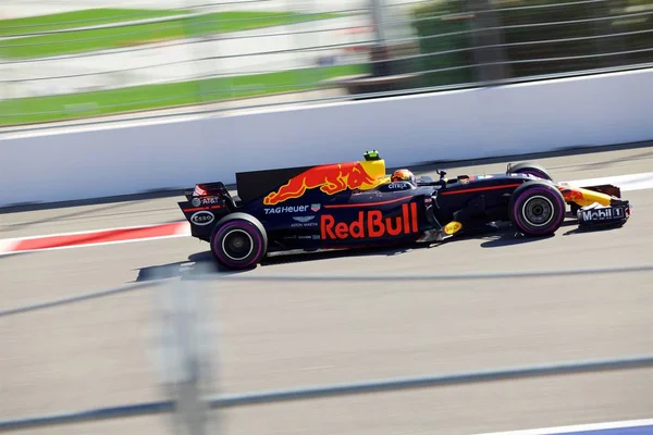 Soçi, Rusya - 30 Nisan 2017: Max Verstappen Sochi Autodrom, Formula bir Rus Grand Prix yarış yarış Red Bull Racing F1 takımı.