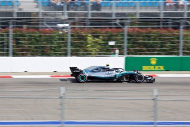 Soçi, Rusya - 30 Eylül 2018: Valtteri Bottas Mercedes Amg Petronas F1 Team Sochi Autodrom, Formula bir Rus Grand Prix yarış yarış.