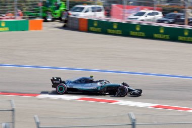 Soçi, Rusya - 30 Eylül 2018: Valtteri Bottas Mercedes Amg Petronas F1 Team Sochi Autodrom, Formula bir Rus Grand Prix yarış yarış.