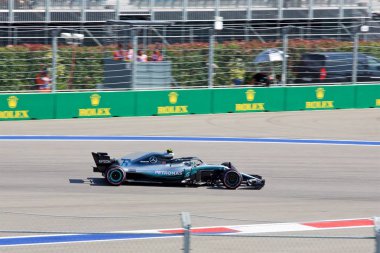 Soçi, Rusya - 30 Eylül 2018: Valtteri Bottas Mercedes Amg Petronas F1 Team Sochi Autodrom, Formula bir Rus Grand Prix yarış yarış.
