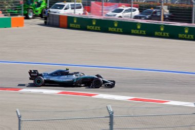 Soçi, Rusya - 30 Eylül 2018: Valtteri Bottas Mercedes Amg Petronas F1 Team Sochi Autodrom, Formula bir Rus Grand Prix yarış yarış.