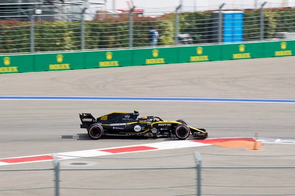 Carlos Sainz Renault spor Formula 1 takımının. Formula 1. Sochi Rusya. — Stok fotoğraf