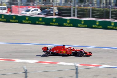 Soçi, Rusya - 30 Eylül 2018: Sebastian Vettel Formula bir Rus Grand Prix Sochi Autodrom, Yarış, yarış Scuderia Ferrari F1 takımının.