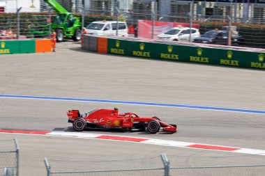 Soçi, Rusya - 30 Eylül 2018: Kimi Raikkonen Scuderia Ferrari F1 Team Sochi Autodrom, Formula bir Rus Grand Prix yarış yarış.