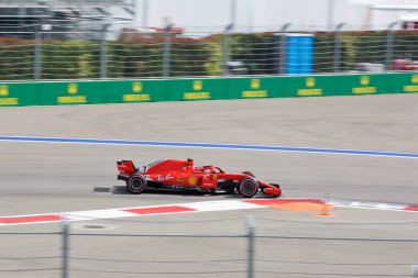Soçi, Rusya - 30 Eylül 2018: Kimi Raikkonen Scuderia Ferrari F1 Team Sochi Autodrom, Formula bir Rus Grand Prix yarış yarış.