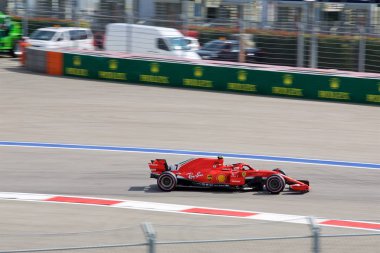 Soçi, Rusya - 30 Eylül 2018: Kimi Raikkonen Scuderia Ferrari F1 Team Sochi Autodrom, Formula bir Rus Grand Prix yarış yarış.