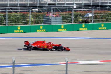Soçi, Rusya - 30 Eylül 2018: Kimi Raikkonen Scuderia Ferrari F1 Team Sochi Autodrom, Formula bir Rus Grand Prix yarış yarış.