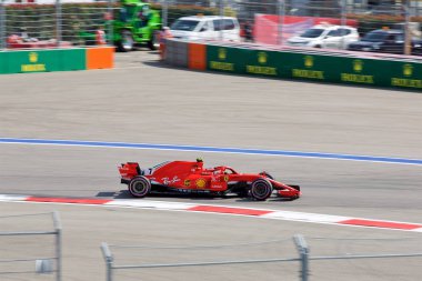 Soçi, Rusya - 30 Eylül 2018: Kimi Raikkonen Scuderia Ferrari F1 Team Sochi Autodrom, Formula bir Rus Grand Prix yarış yarış.