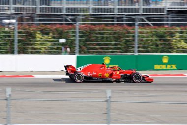 Soçi, Rusya - 30 Eylül 2018: Kimi Raikkonen Scuderia Ferrari F1 Team Sochi Autodrom, Formula bir Rus Grand Prix yarış yarış.