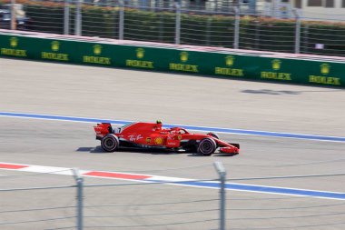 Soçi, Rusya - 30 Eylül 2018: Kimi Raikkonen Scuderia Ferrari F1 Team Sochi Autodrom, Formula bir Rus Grand Prix yarış yarış.