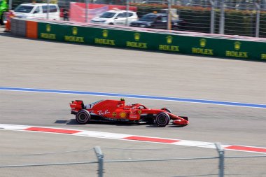 Soçi, Rusya - 30 Eylül 2018: Kimi Raikkonen Scuderia Ferrari F1 Team Sochi Autodrom, Formula bir Rus Grand Prix yarış yarış.