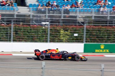 Soçi, Rusya - 30 Eylül 2018: Daniel Ricciardo Sochi Autodrom, Formula bir Rus Grand Prix yarış yarış Aston Martin Red Bull Racing F1 takımı.