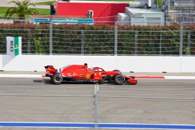 Soçi, Rusya - 30 Eylül 2018: Sebastian Vettel Formula bir Rus Grand Prix Sochi Autodrom, Yarış, yarış Scuderia Ferrari F1 takımının.