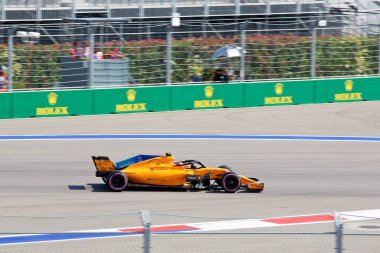 Sochi, Rusya - 30 Eylül 2018: Mclaren F1 Formula bir Rus Grand Prix Sochi Autodrom, Yarış, yarış takımının Stoffel Vandoorne.