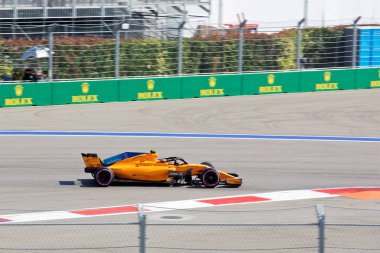 Sochi, Rusya - 30 Eylül 2018: Mclaren F1 Formula bir Rus Grand Prix Sochi Autodrom, Yarış, yarış takımının Stoffel Vandoorne.