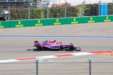 Soçi, Rusya - 30 Eylül 2018: Esteban Ocon takımının yarış noktası kuvvet Hindistan F1 Formula bir Rus Grand Prix Sochi Autodrom, Yarış, yarış.