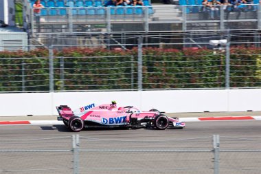 Soçi, Rusya - 30 Eylül 2018: Esteban Ocon takımının yarış noktası kuvvet Hindistan F1 Formula bir Rus Grand Prix Sochi Autodrom, Yarış, yarış.