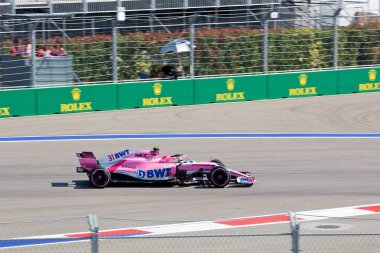 Soçi, Rusya - 30 Eylül 2018: Esteban Ocon takımının yarış noktası kuvvet Hindistan F1 Formula bir Rus Grand Prix Sochi Autodrom, Yarış, yarış.