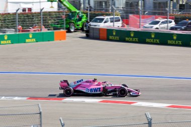Soçi, Rusya - 30 Eylül 2018: Esteban Ocon takımının yarış noktası kuvvet Hindistan F1 Formula bir Rus Grand Prix Sochi Autodrom, Yarış, yarış.