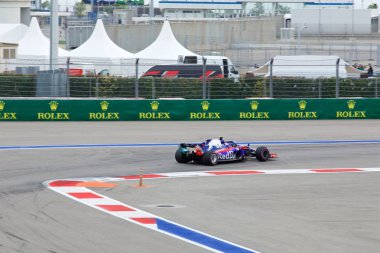 Soçi, Rusya - 30 Eylül 2018: Pierre Gasly Red Bull Toro Rosso Honda F1 Team Sochi Autodrom, Formula bir Rus Grand Prix yarış yarış.