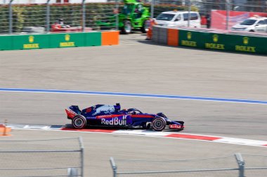 Soçi, Rusya - 30 Eylül 2018: Brendon Hartley Red Bull Toro Rosso Honda F1 Team Sochi Autodrom, Formula bir Rus Grand Prix yarış yarış.