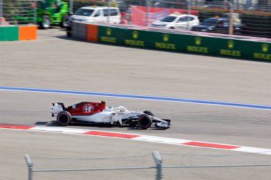Soçi, Rusya - 30 Eylül 2018: Charles Leclerc Alfa Romeo Sauber F1 Team Sochi Autodrom, Formula bir Rus Grand Prix yarış yarış.