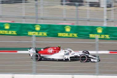 Soçi, Rusya - 30 Eylül 2018: Charles Leclerc Alfa Romeo Sauber F1 Team Sochi Autodrom, Formula bir Rus Grand Prix yarış yarış.
