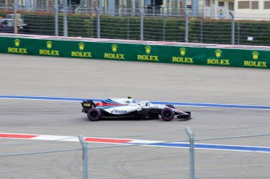 Soçi, Rusya - 30 Eylül 2018: Sochi Autodrom, Formula bir Rus Grand Prix yarış yarış Sergey Sirotkin Williams Martini Racing F1 takımı.