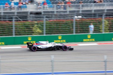 Soçi, Rusya - 30 Eylül 2018: Sochi Autodrom, Formula bir Rus Grand Prix yarış yarış Sergey Sirotkin Williams Martini Racing F1 takımı.