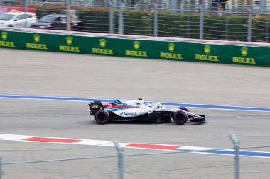 Soçi, Rusya - 30 Eylül 2018: Sochi Autodrom, Formula bir Rus Grand Prix yarış yarış Sergey Sirotkin Williams Martini Racing F1 takımı.