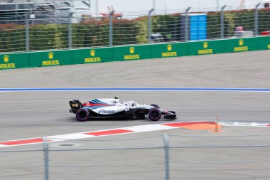 Soçi, Rusya - 30 Eylül 2018: Sochi Autodrom, Formula bir Rus Grand Prix yarış yarış Sergey Sirotkin Williams Martini Racing F1 takımı.