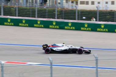 Soçi, Rusya - 30 Eylül 2018: Sochi Autodrom, Formula bir Rus Grand Prix yarış yarış Sergey Sirotkin Williams Martini Racing F1 takımı.