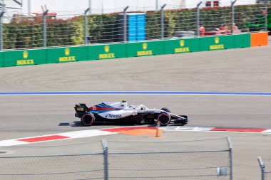 Soçi, Rusya - 30 Eylül 2018: Sochi Autodrom, Formula bir Rus Grand Prix yarış yarış Sergey Sirotkin Williams Martini Racing F1 takımı.