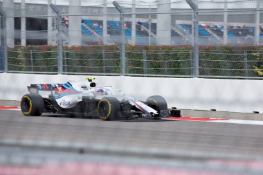 Soçi, Rusya - 30 Eylül 2018: Sochi Autodrom, Formula bir Rus Grand Prix yarış yarış Sergey Sirotkin Williams Martini Racing F1 takımı.