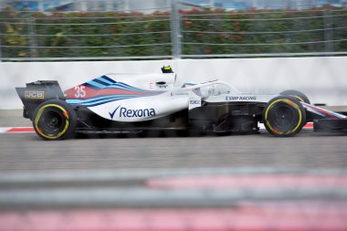 Soçi, Rusya - 30 Eylül 2018: Sochi Autodrom, Formula bir Rus Grand Prix yarış yarış Sergey Sirotkin Williams Martini Racing F1 takımı.