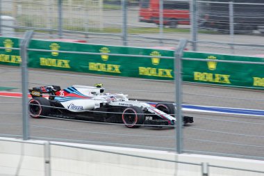 Soçi, Rusya - 30 Eylül 2018: Sochi Autodrom, Formula bir Rus Grand Prix yarış yarış Sergey Sirotkin Williams Martini Racing F1 takımı.