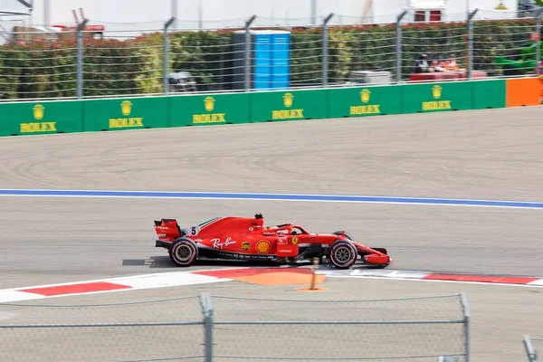 スクーデリア フェラーリの チームがソチの Autodrom でフォーミュラ つロシア グランプリのレースでレースのソチ ロシア連邦 2018 セバスチャン — ストック写真