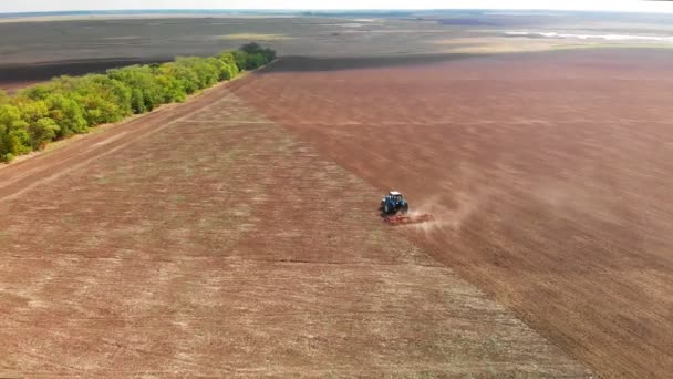 Tractor on plowing a field — Stock Video