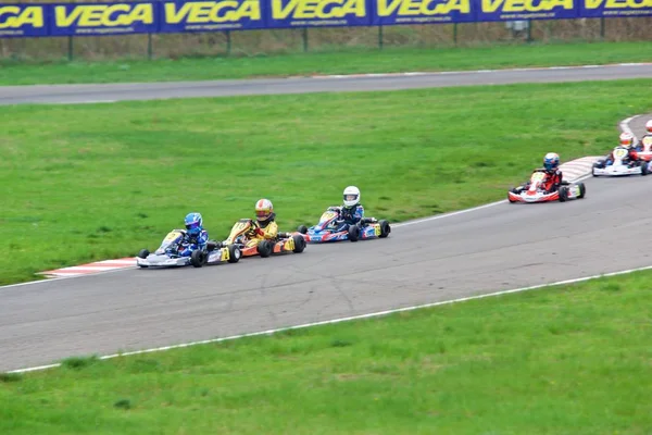 Competição de jovens pilotos em karting — Fotografia de Stock