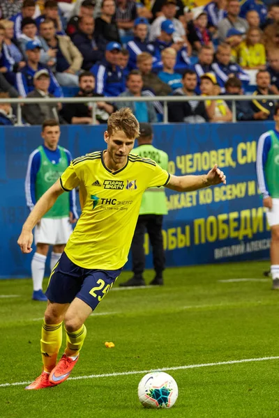 Arseny Logashov i FC Rostov kontrollerar bollen — Stockfoto