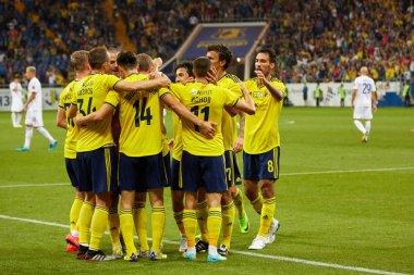 Fc Rostov oyuncuları takımının golünü attıktan sonra kutluyor