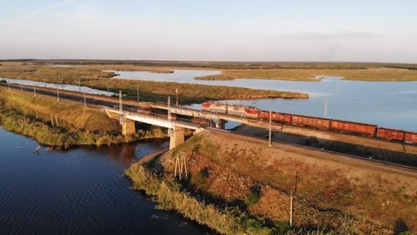 Luchtfoto van de trein — Stockvideo