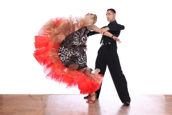 Latino Dansare Ballroom Mot Vit Bakgrund — Stockfoto