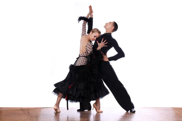 Bailarinas Latinas Salón Baile Sobre Fondo Blanco —  Fotos de Stock