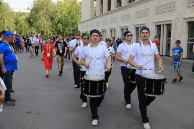  Moskova, Rusya - 26 Haziran 2018: Show hayranları Luzhniki Stadı, Danimarka ve Fransa arasında Dünya Kupası C grubu maçtan önce için