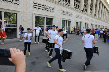  Moskova, Rusya - 26 Haziran 2018: Show hayranları Luzhniki Stadı, Danimarka ve Fransa arasında Dünya Kupası C grubu maçtan önce için