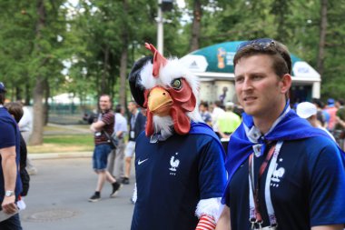  Moskova, Rusya - 26 Haziran 2018: Fransa ve Danimarka Luzhniki Stadı nda arasında Dünya Kupası C grubu oyun sırasında kutluyor Fransızca ve Danimarka hayranları