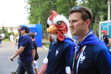  Moskova, Rusya - 26 Haziran 2018: Fransa ve Danimarka Luzhniki Stadı nda arasında Dünya Kupası C grubu oyun sırasında kutluyor Fransızca ve Danimarka hayranları